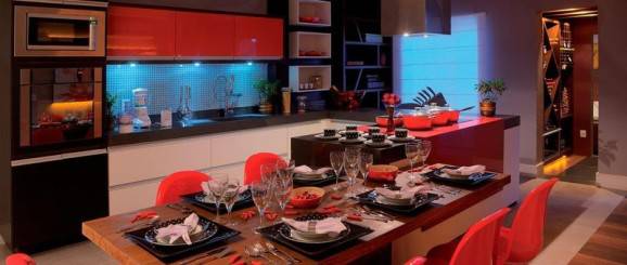 cozinhas modernas vermelha mesa montada