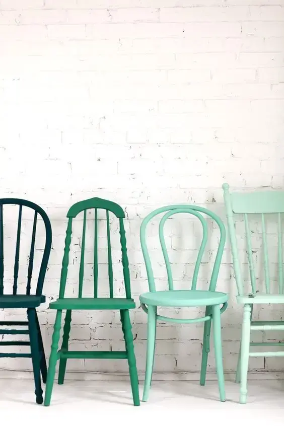 Reforma de cadeira com tons de verde
