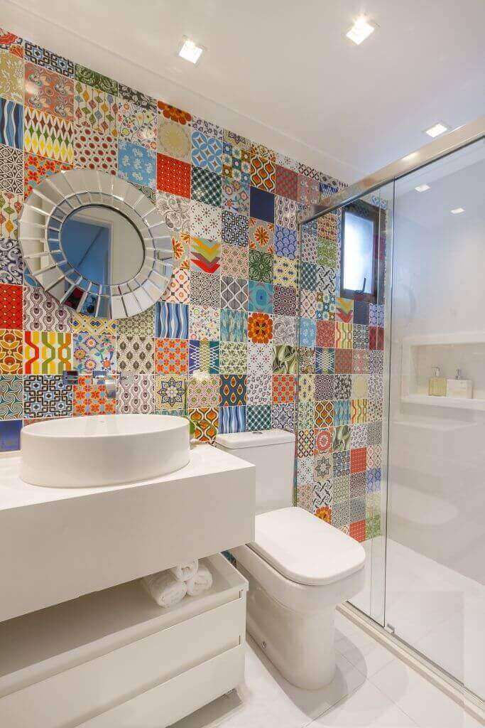 Azulejos para banheiros com ladrilhos coloridos