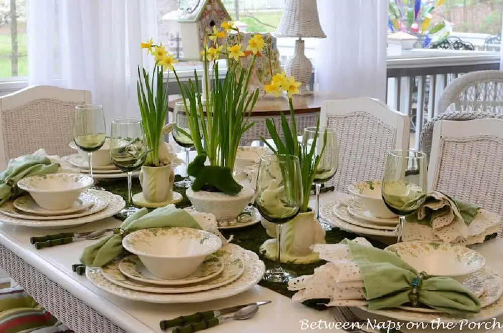 decoração mesa com arranjos de flores