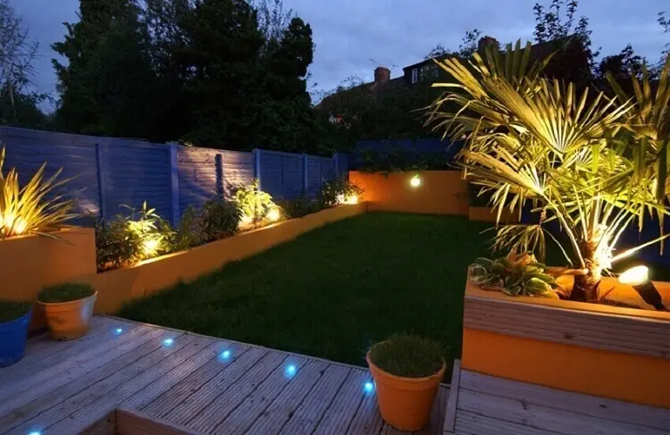 iluminação para jardim simples