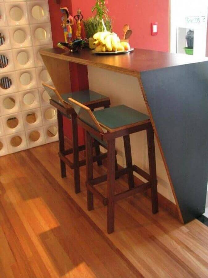 modelo simples de bancada de cozinha feita em madeira Foto Sarolla Mancini