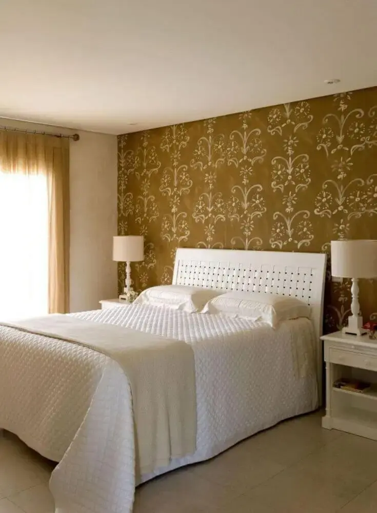 papel de parede vintage para quarto de casal com decoração neutra