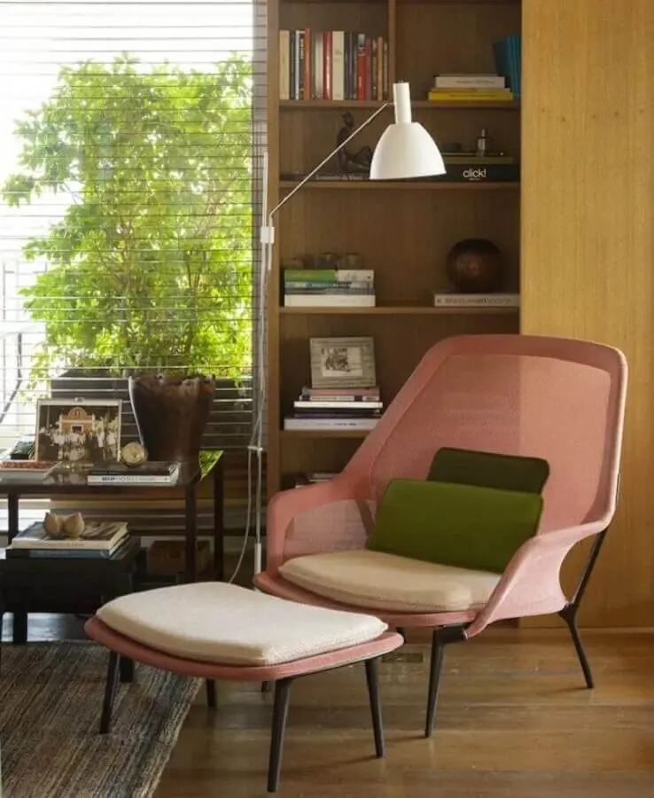 abajur de chão para sala com poltrona rosa Foto Marina Linhares Interiores