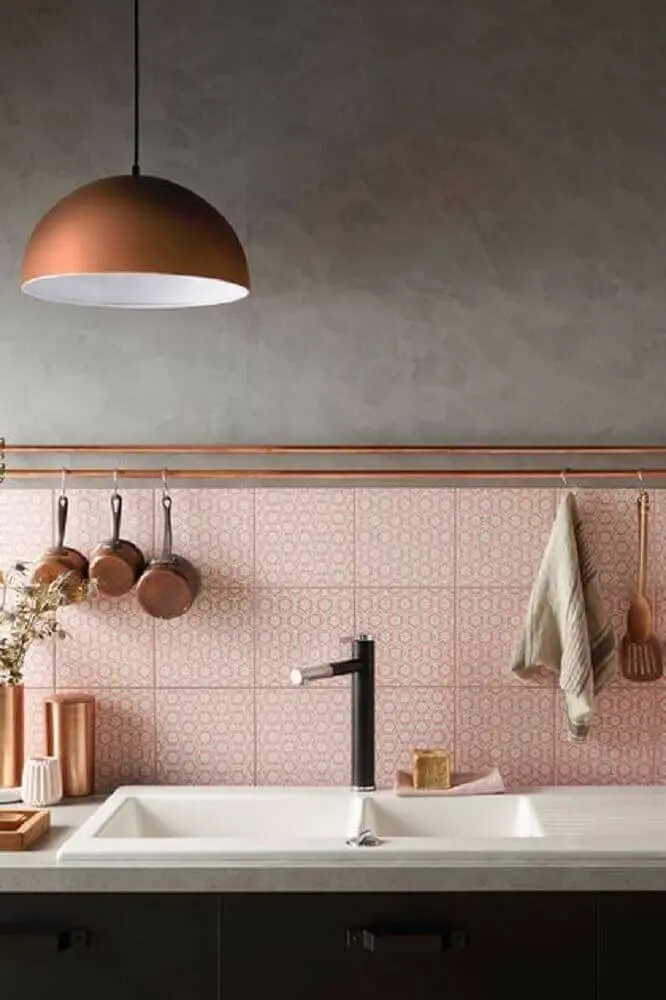decoração com azulejo para cozinha rosa