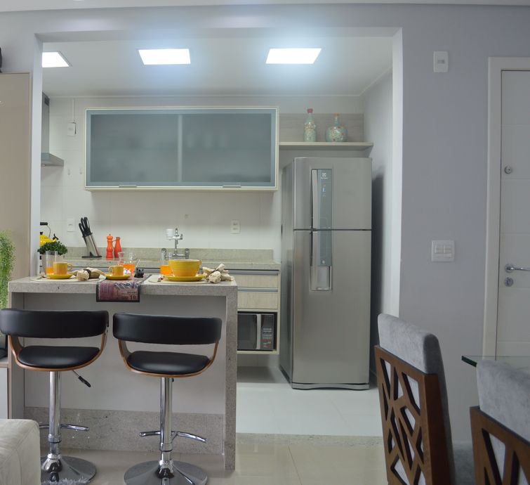 Como decorar cozinha pequena com sofisticação para aproveitar espaço