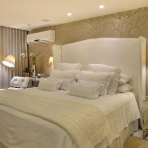quartos de casal decorados com cama branca