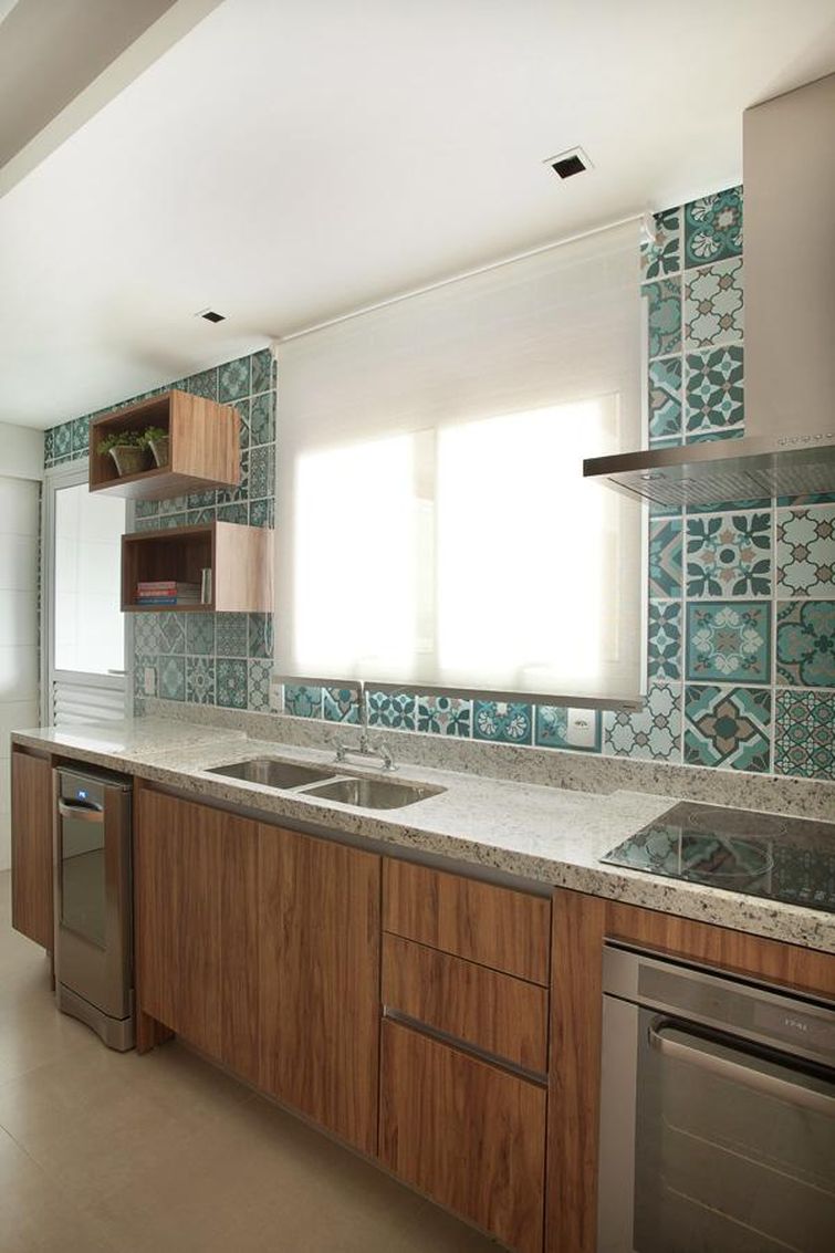 26408 Cozinhas Pequenas decorada-com-azulejo-desenhado-verde