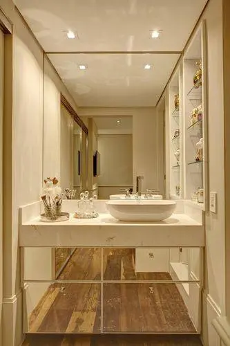armário de banheiro espelhado