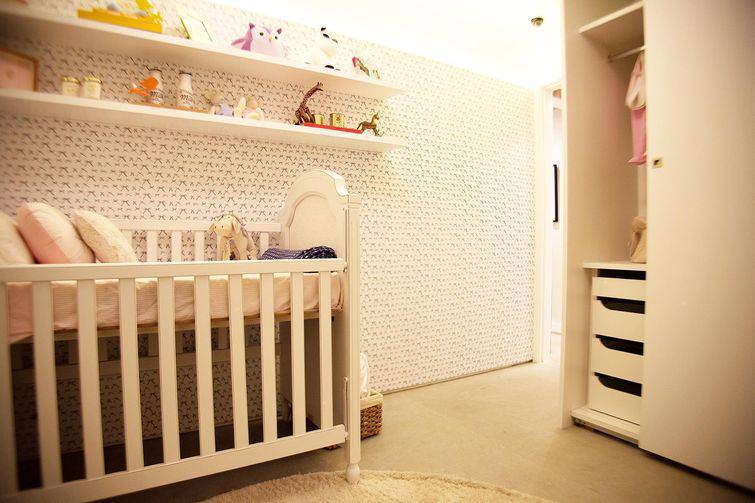 colocar papel de parede no quarto infantil deixa o ambiente neutro