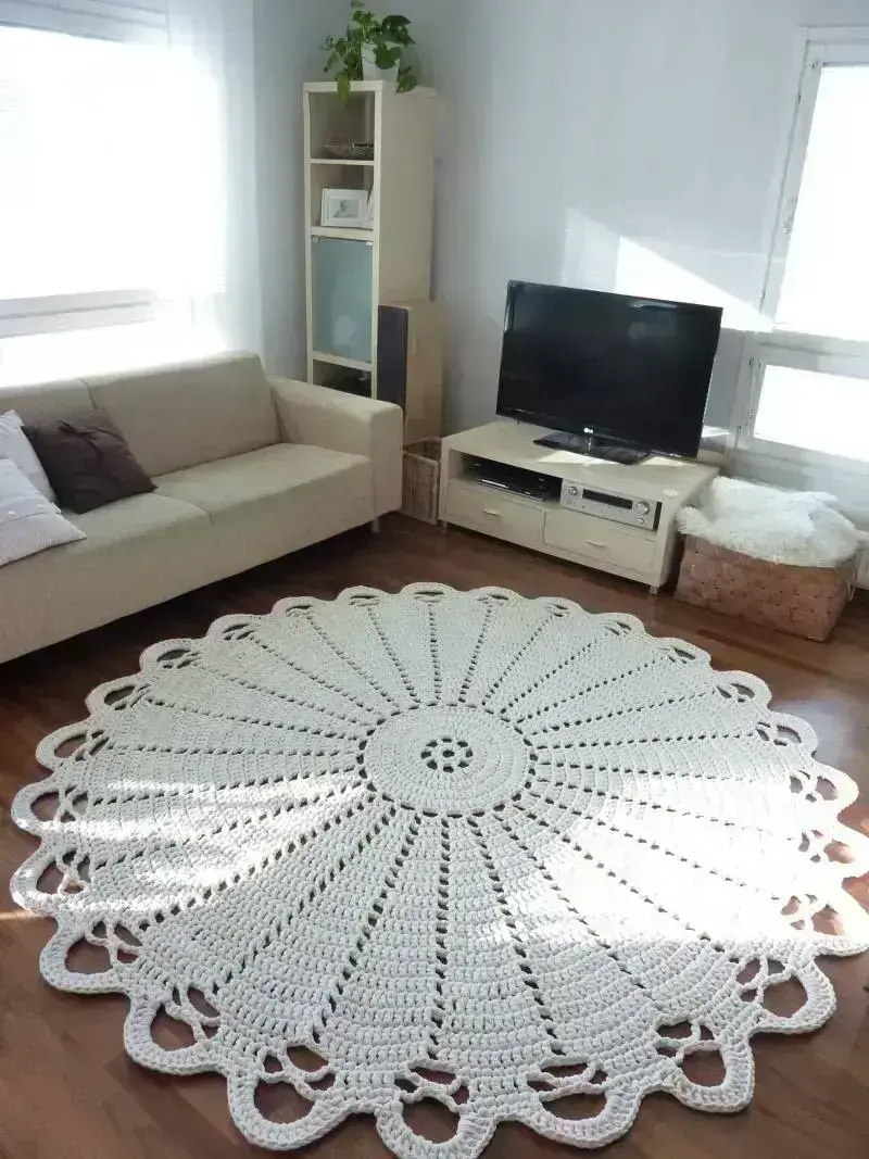 tapete de barbante croche na sala ambiente decorado circular branca detalhada nórdico escandinavo