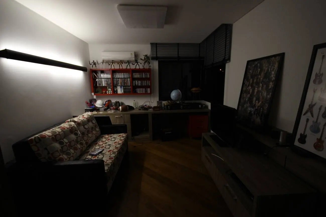 iluminação para quarto de casal com arandela linear