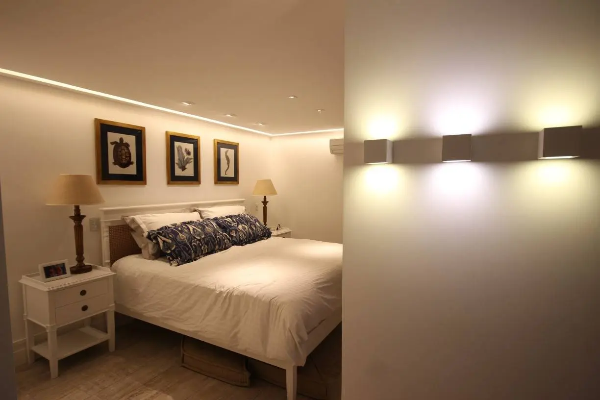 iluminação para quarto de casal com arandelas