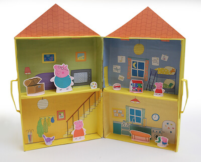 Artesanato com caixa de leite transformado numa casa de bonecas
