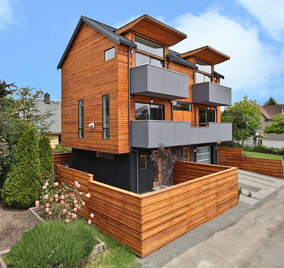 Casas de madeira com dois andares