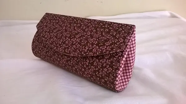 Mini carteira feita com caixa de leite e tecido estampado