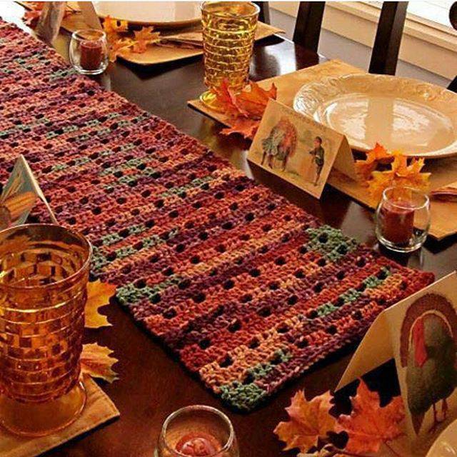 Caminho de mesa de crochê outono