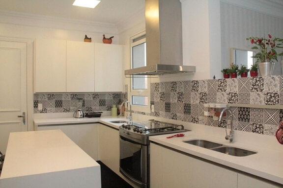 Adesivo para azulejo de cozinha preto e branco Projeto de Ark2 Arquitetura