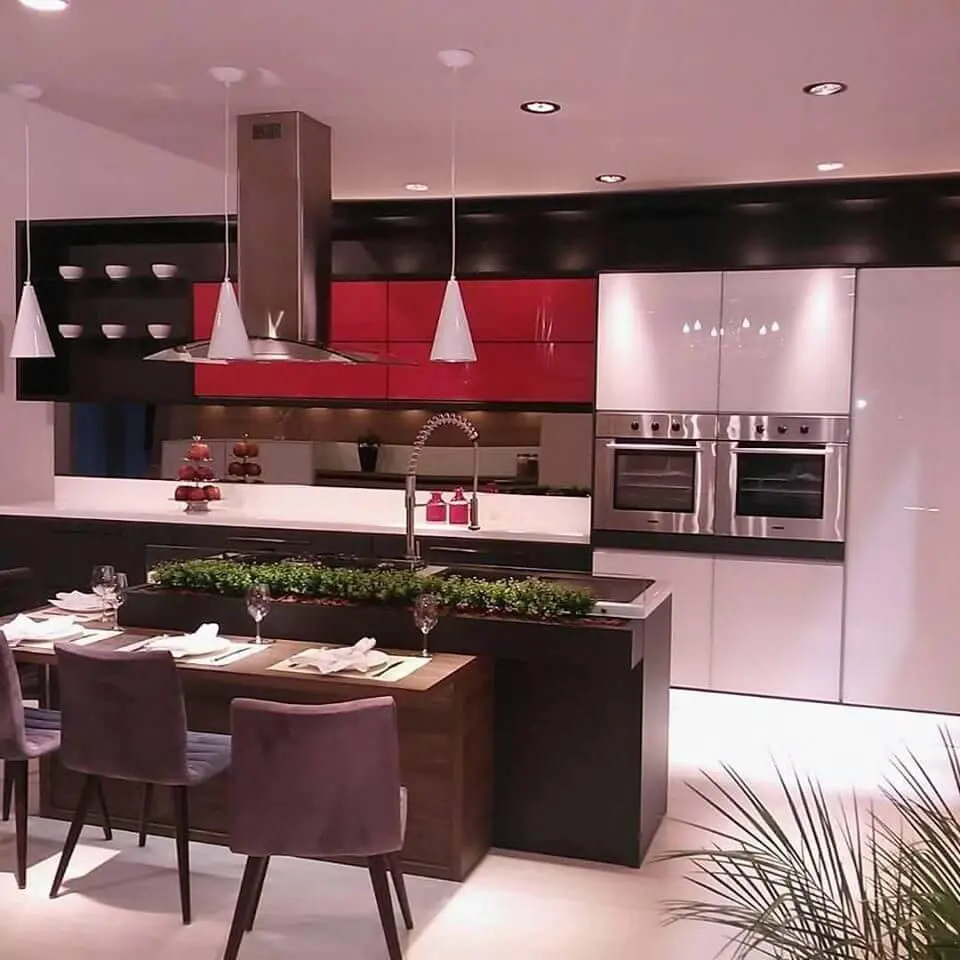 Cozinhas modernas com pendentes Projeto de Rosangela Romão