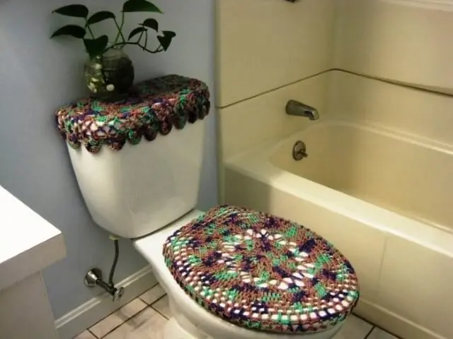 Jogo de banheiro de crochê colorido