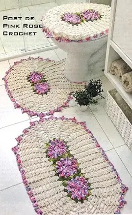 Jogo de banheiro de crochê cru com flores