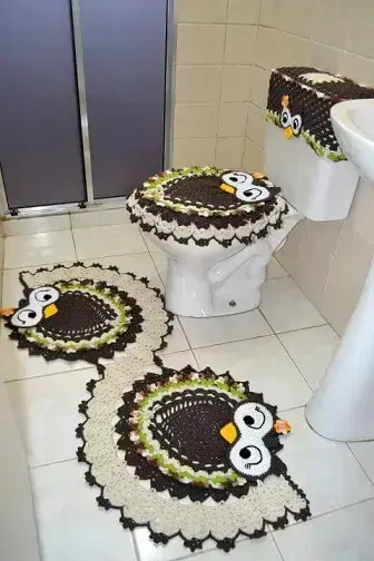 Jogo de banheiro de crochê de coruja colorida