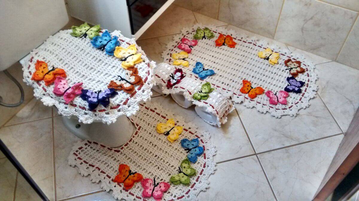 jogo de banheiro de croche com flores coloridas