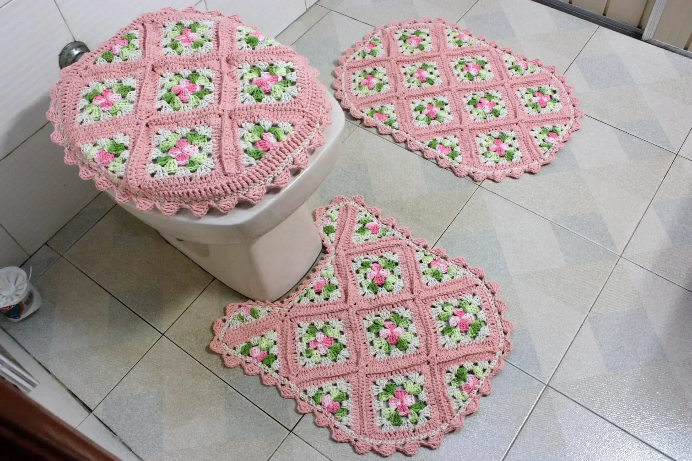 jogo de banheiro de croche rosa claro