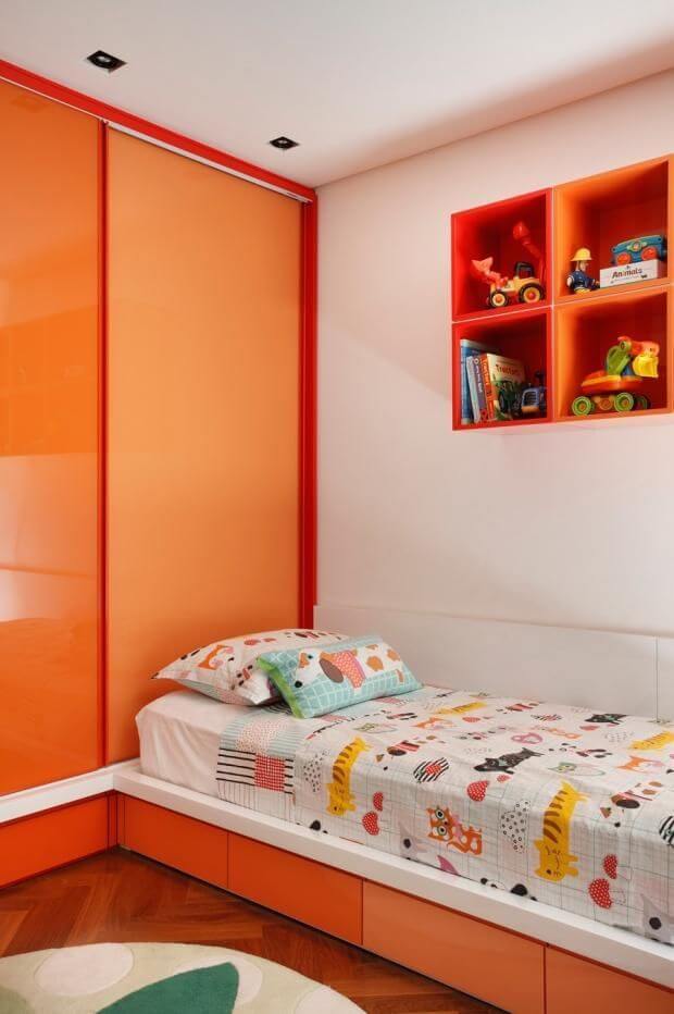 prateleiras para quarto de menino laranja nichos guilherme torres 26119