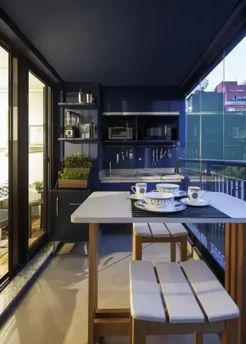 Horta em casa na varanda gourmet Projeto de Decoradoria Decoração Online