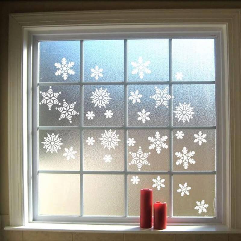 enfeites de natal flocos nas janelas