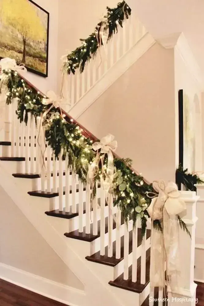 Decoração linda para escada com enfeites de natal