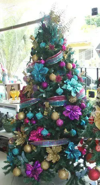 Árvore de Natal azul e roxa