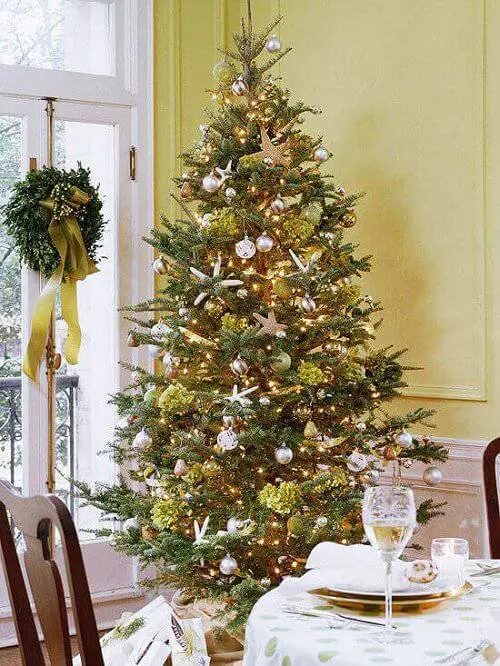 Decoração-de-Natal-sala-decorada-de-dourado-1 (1) (1)