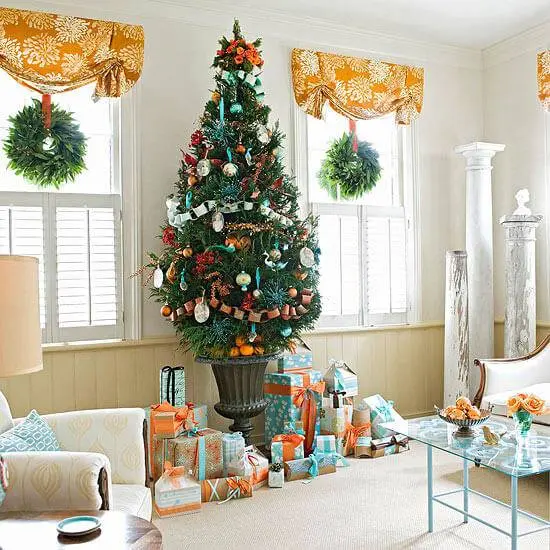Decoração-de-Natal-sala-decorada-de-laranja-e-azul-1