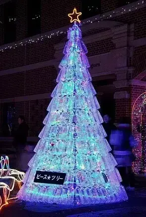 Árvore de natal de garrafa PET transparente com iluminação azul Foto de Katsuzin13
