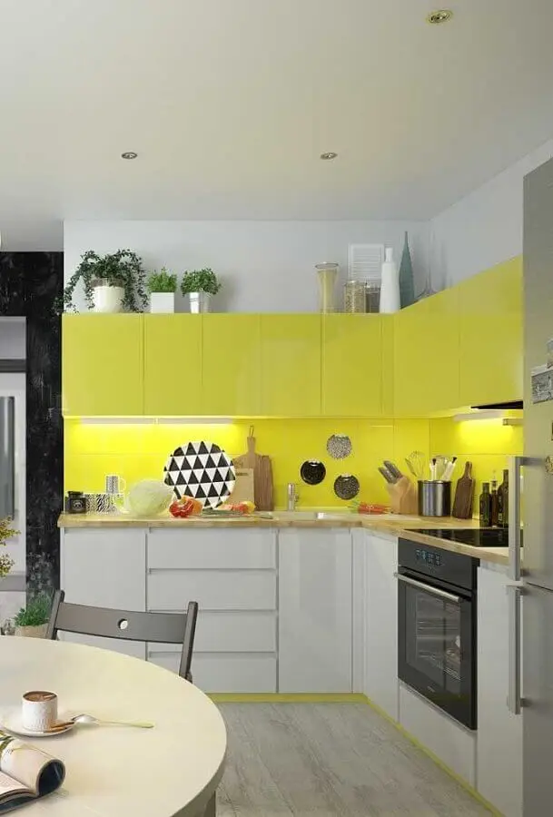amarelo para decoração de cozinha planejada branca Foto Pinterest