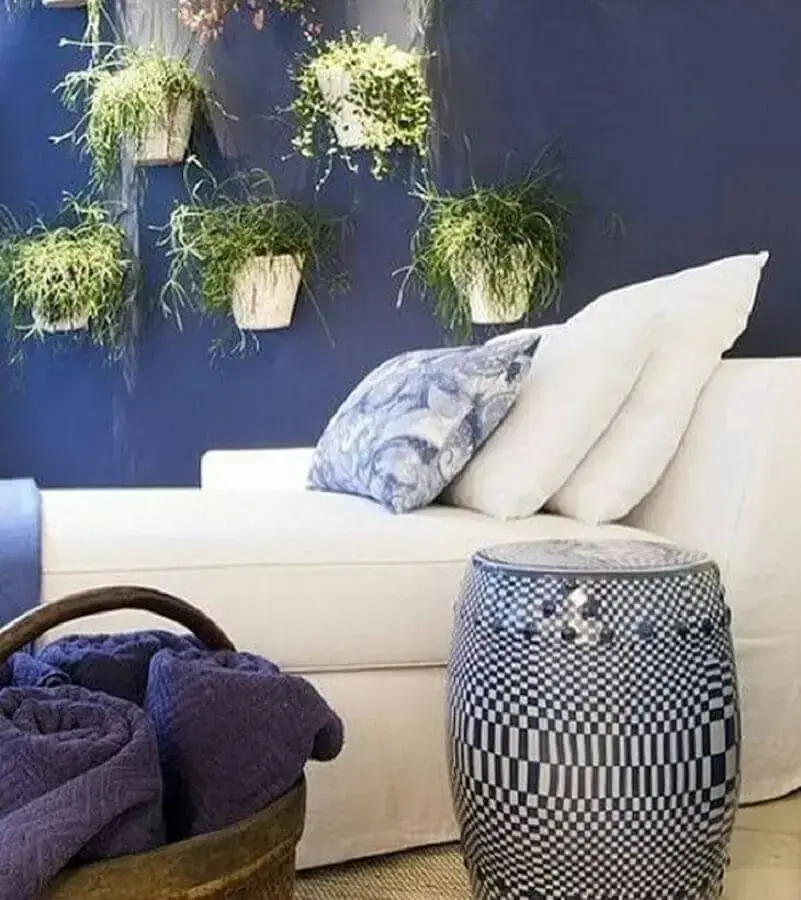 decoração para ambiente azul e branco com garden seat estampado Foto Katianny Andrade
