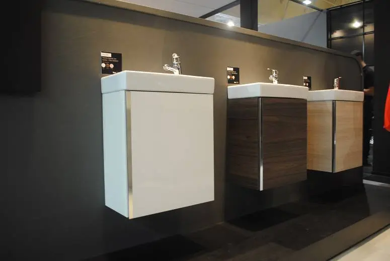 Os gabinetes integrados com lavatórios trazem diversas tonalidades e um objetivo: otimizar o espaço do seu banheiro. 