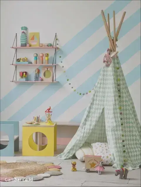 Quarto infantil com piso vinílico claro e decoração em cores pastel Foto de Gambar