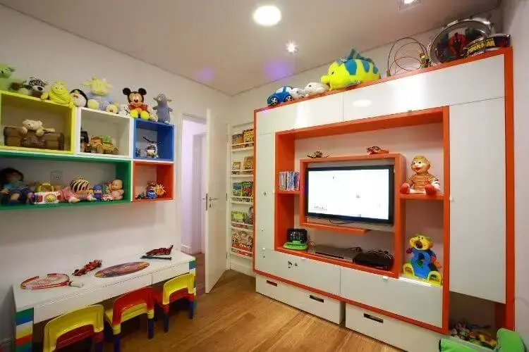 Sala de brinquedos com piso vinílico Projeto de Jarra Hotel