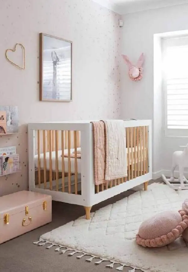 decoração com tapete para quarto de bebê menina Foto Jeito de Casa