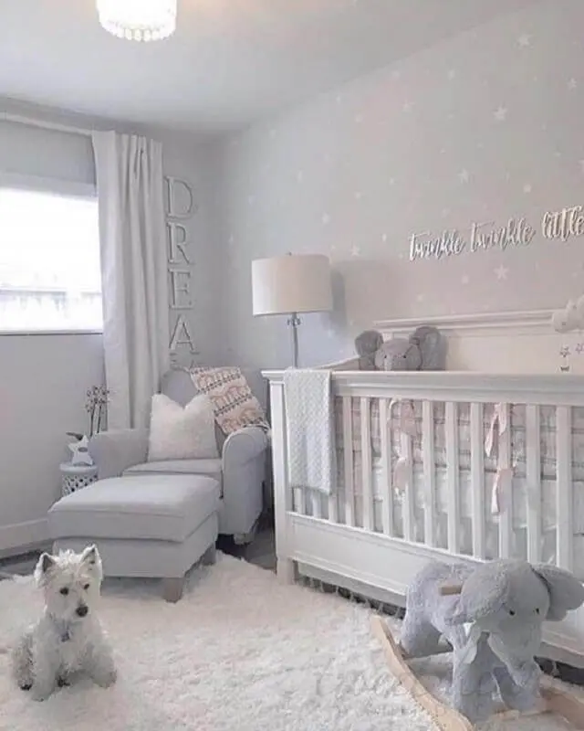 decoração com tapetes para quarto de bebê cinza claro Foto House & Home