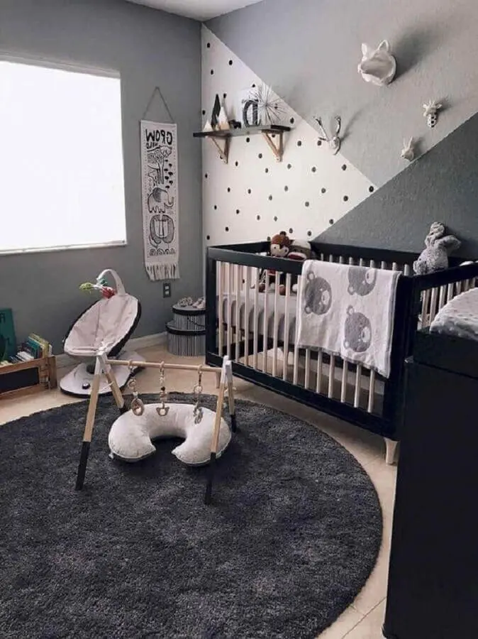 decoração em tons de cinza com tapete redondo para quarto de bebê moderno Foto Pinterest