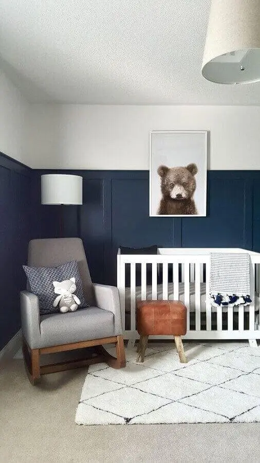 decoração minimalista com tapete para quarto de bebê azul e branco Foto Jeito de Casa