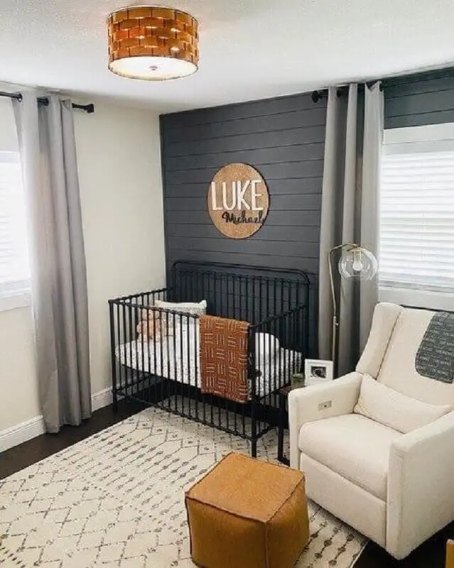 decoração simples com tapete para quarto de bebê cinza e branco Foto Project Nursery