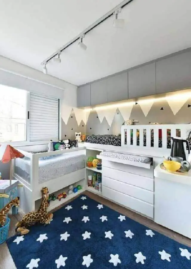estampa de estrelas para tapete azul de quarto de bebê planejado Foto Pinterest