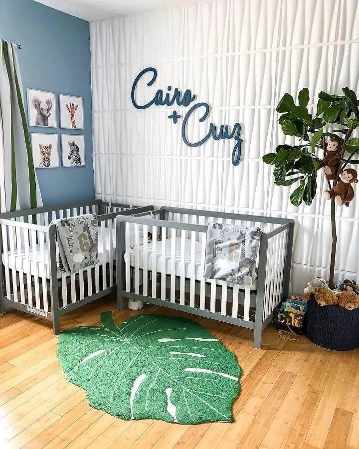 tapete em formato de folha para decoração de quarto de bebê gêmeos Foto Jeito de Casa