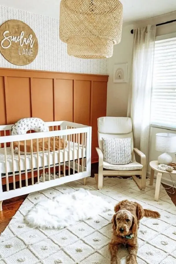 tapete para quarto de bebê simples decorado com luminária rústica Foto Pinterest