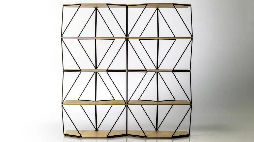Olafur Eliasson desenvolveu para a Moroso a coleção Green Light, que trabalha o frame triangular e as formas de ziguezague em aço, criando novos padrões. 